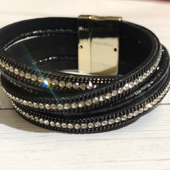 Jewelry - 🔥Last one!🔥 Black and rhinestone wrap bracelet